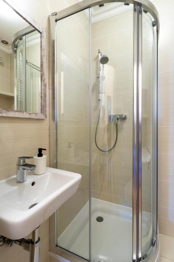 Apartament Luster I Obrazow وارسو المظهر الخارجي الصورة